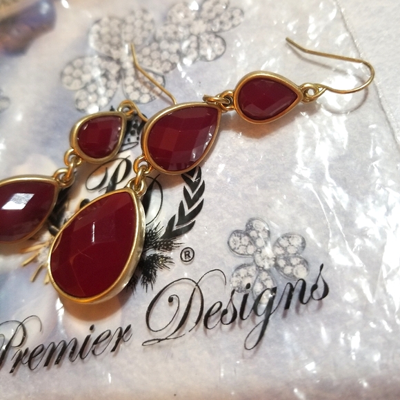 NEW Premier Designs Long Ruby Red Dangle Earrings - Picture 2 of 5